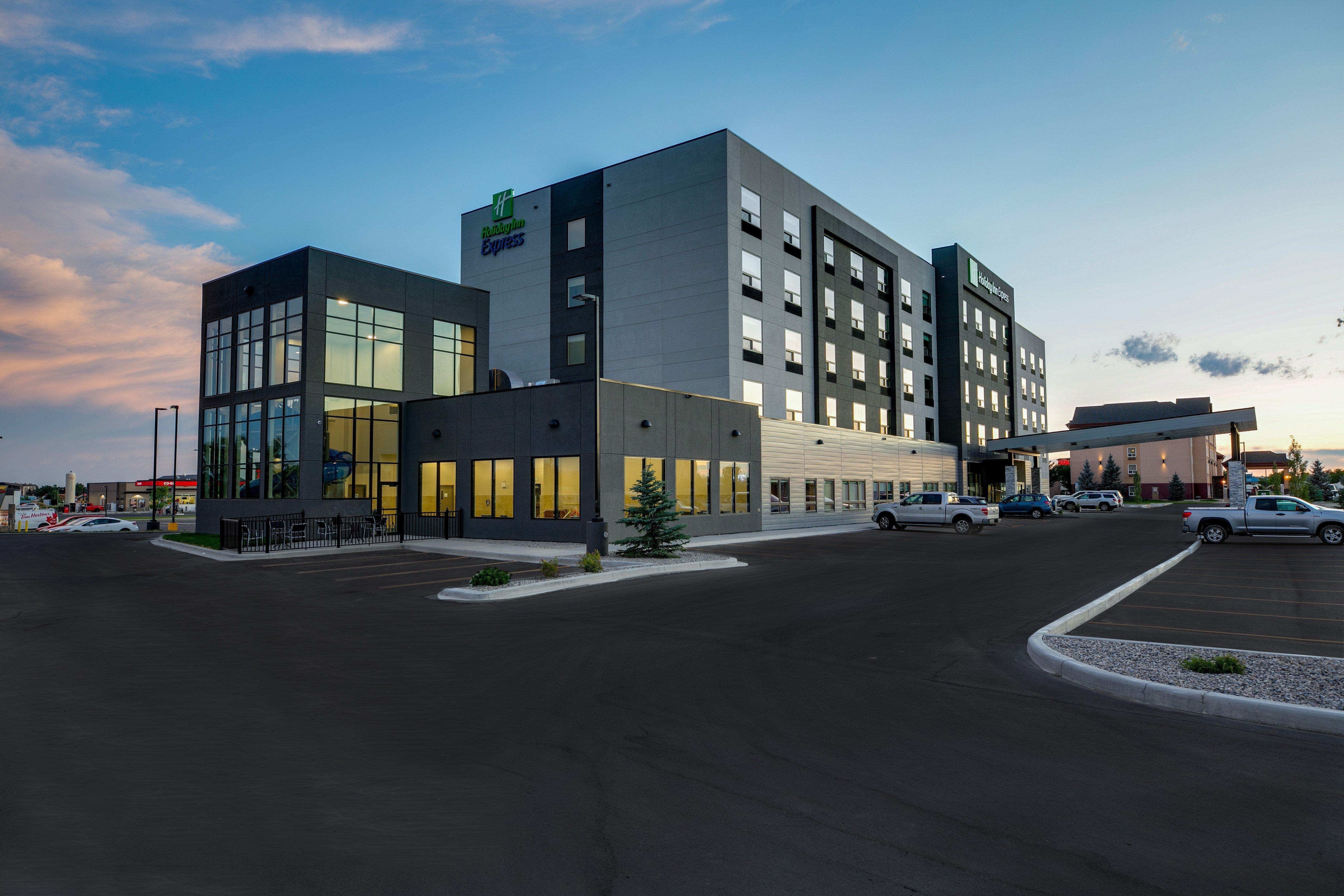 Holiday Inn Express - Lethbridge Southeast, An Ihg Hotel Exterior photo